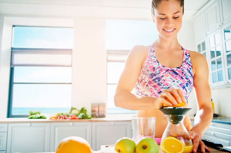 Sucurile proaspăt stoarse pot fi consumate cu o nutriție adecvată pentru pierderea în greutate